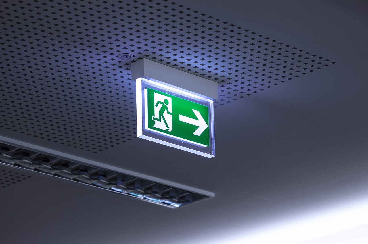 emergency-exit-4168808_1280