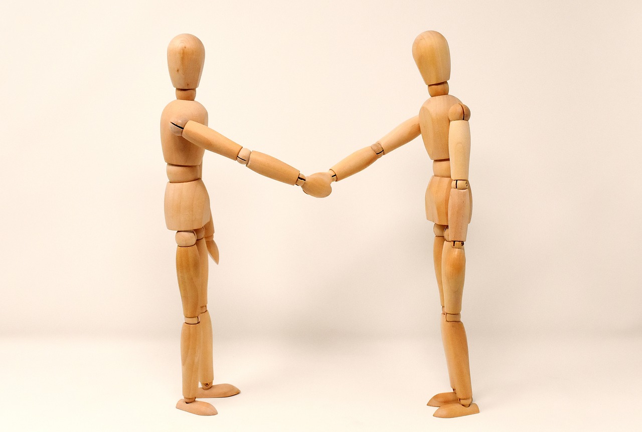 holding-hands-3139604_1280