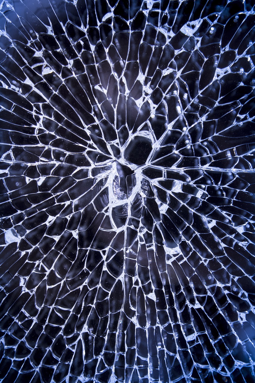 broken-glass-2208593_1280