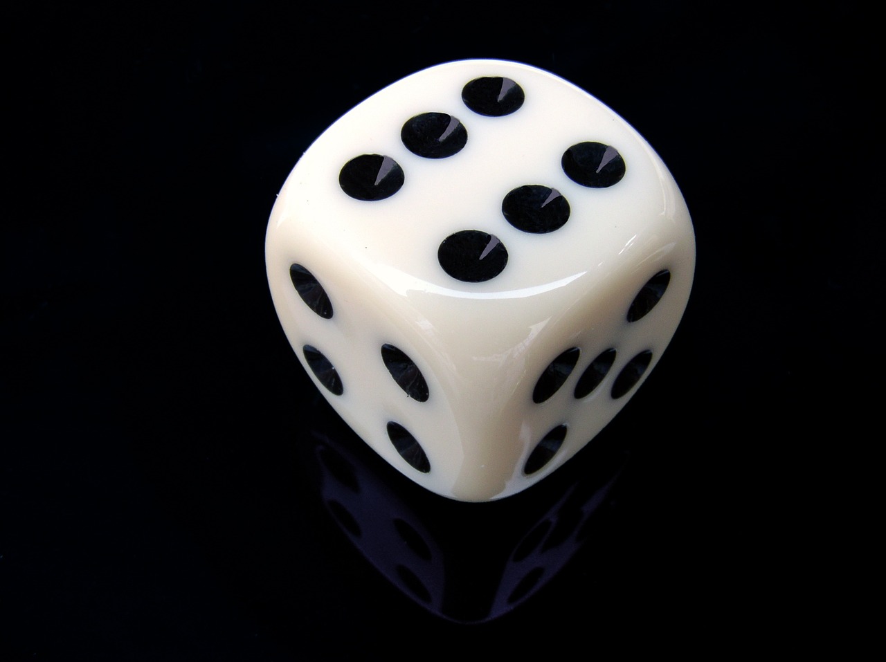 cube-689617_1280