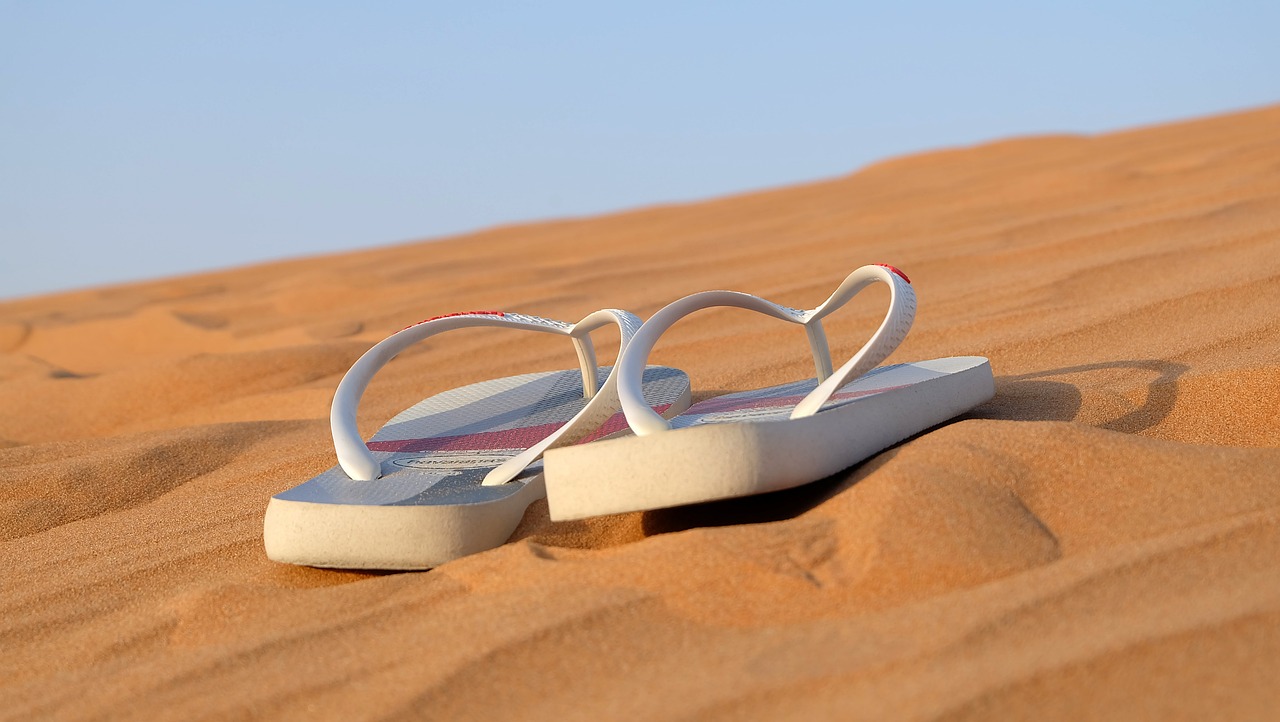 sandals-342672_1280