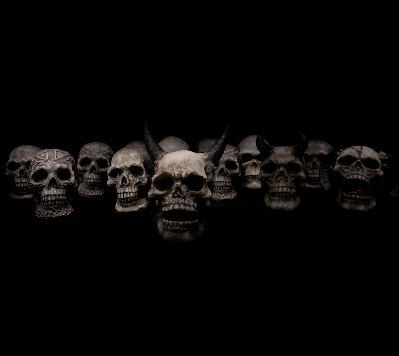 skulls-623532_1280