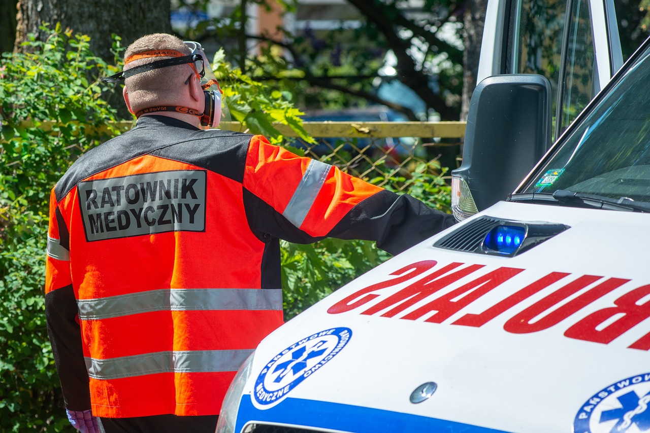 ambulance-5264494_1280