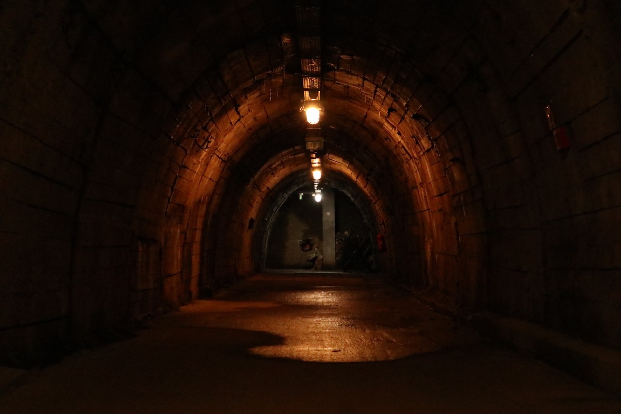 corridor-5275765_1280