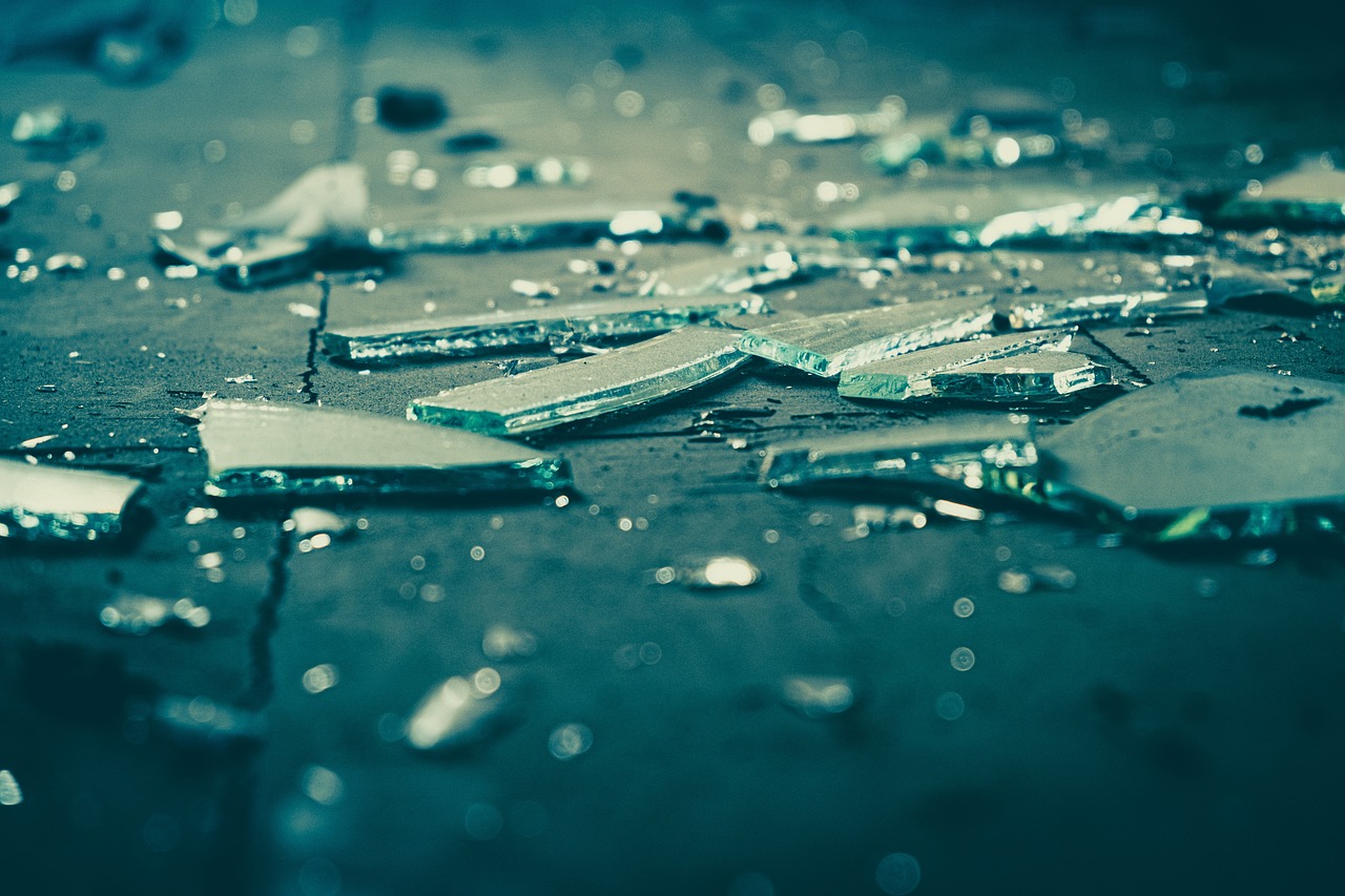 glass-5105871_1280