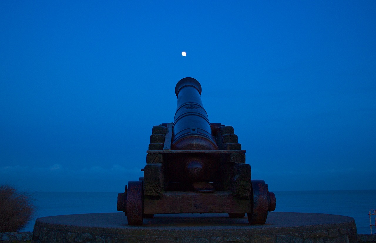 cannon-925081_1280