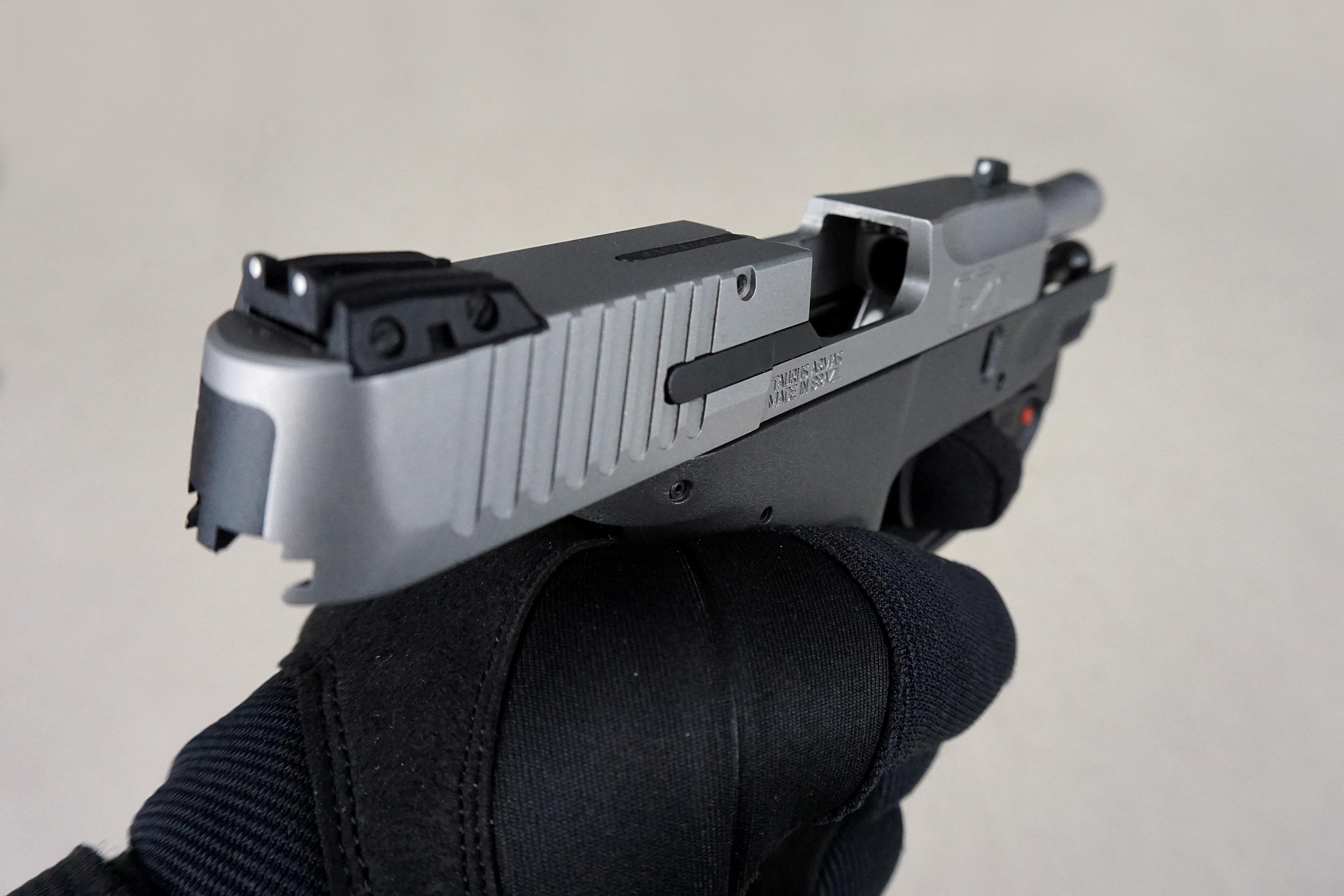 mikegunner-pistol-4742264_1920