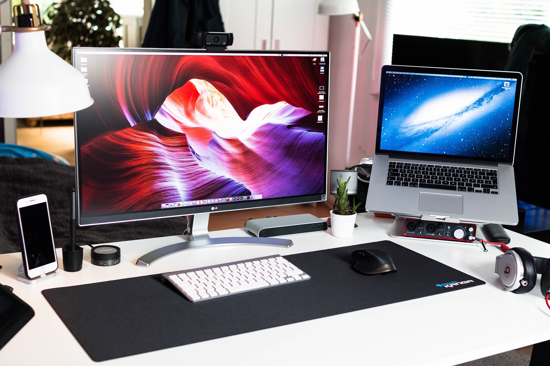 stocksnap-laptop-2561644_1920